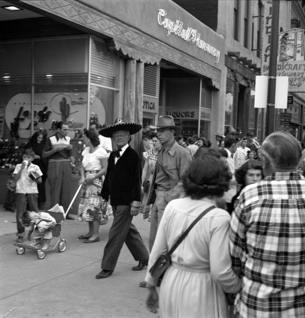 Will Shuster, fiesta, Santa Fe, New Mexico, 1950. Photograph by Robert H. Martin. Courtesy Palace of the Governors Photo Archives (NMHM/DCA), neg. no. HP.2005.22.039.