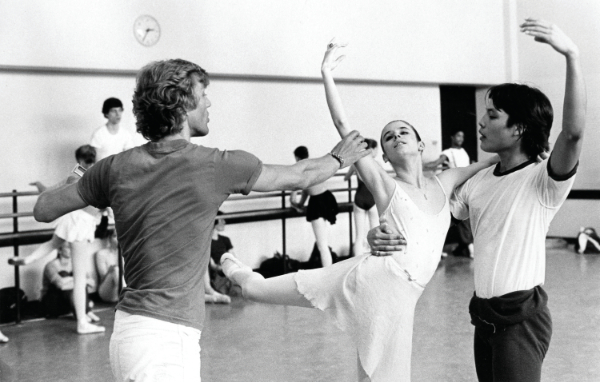 Black and white photo of a ballet rehearsal